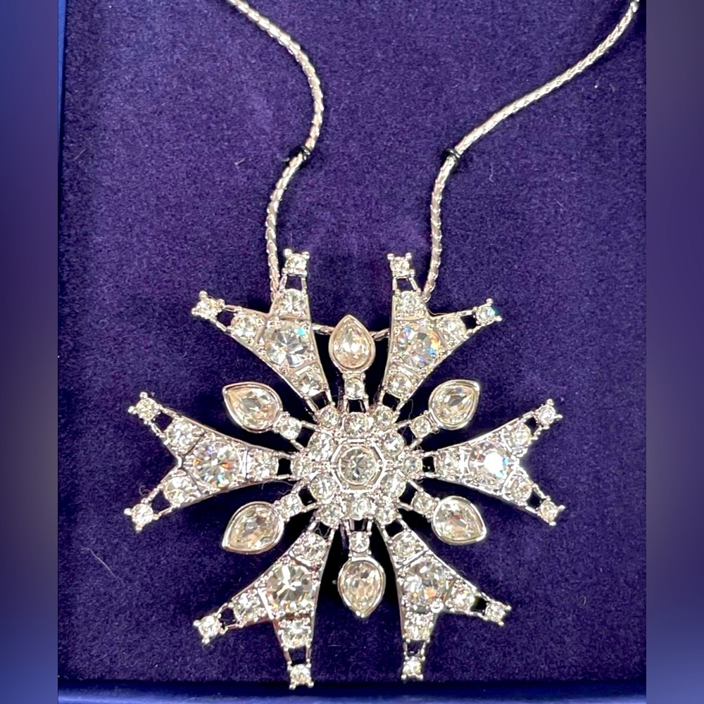 NIB Collectible Swarovski pendant/brooch w/chain